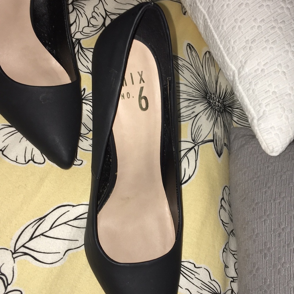 HEELS - Picture 2 of 2